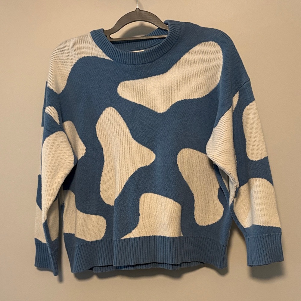 Abstract Patterned Blue and White Crew Neck Sweater